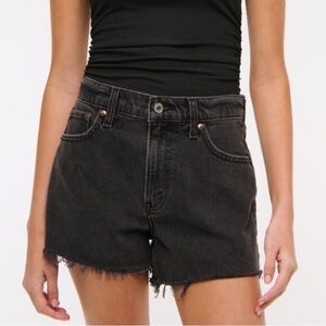 A&F CURVE LOVE SZ 6 90s Relaxed Cut Off High Rise Short